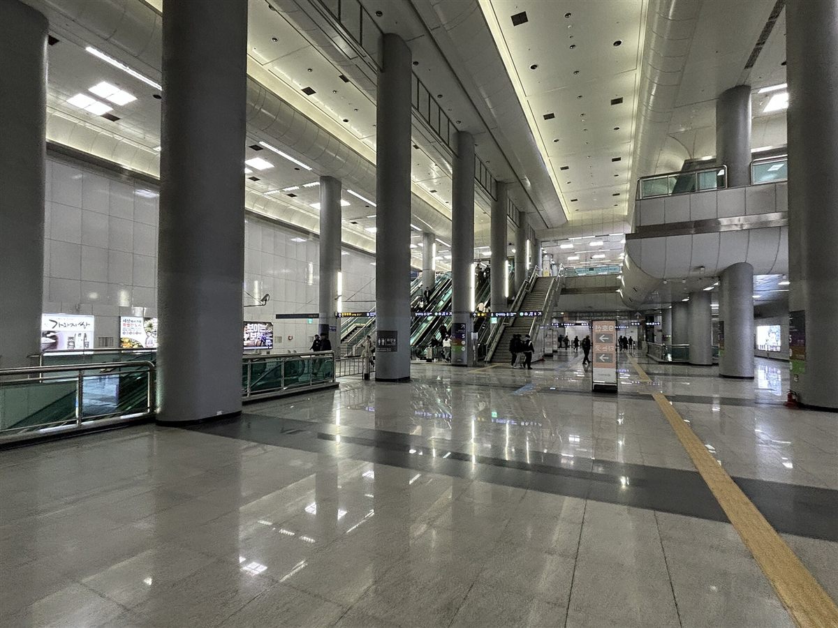 김포공항역 환승 대합실 — 5·9호선, 공항철도